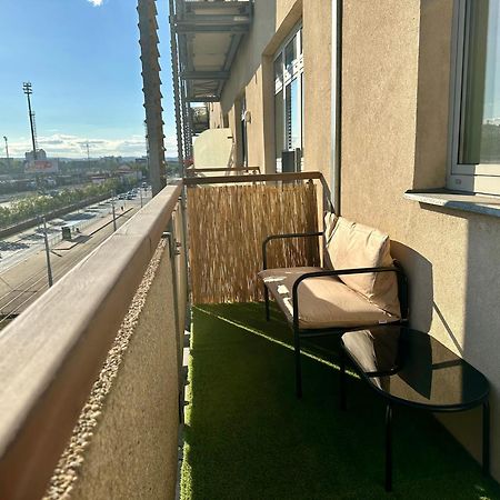 Apartment Ceskomoravska - O2 Arena Praga Esterno foto