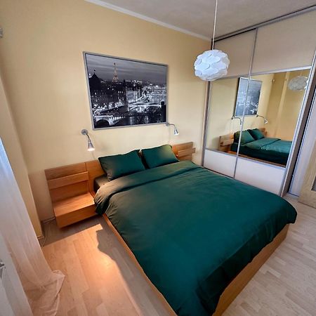 Apartment Ceskomoravska - O2 Arena Praga Esterno foto