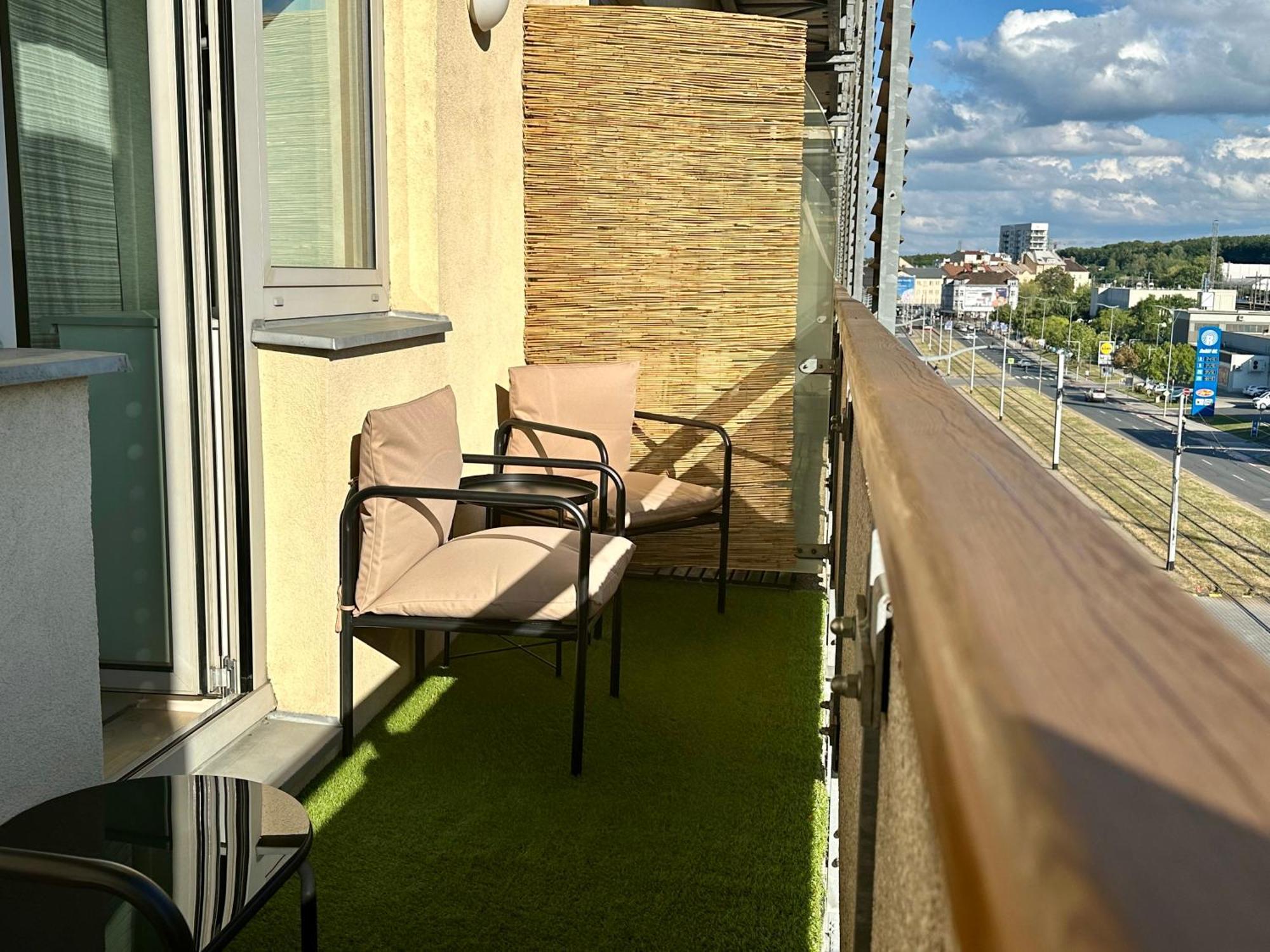 Apartment Ceskomoravska - O2 Arena Praga Esterno foto