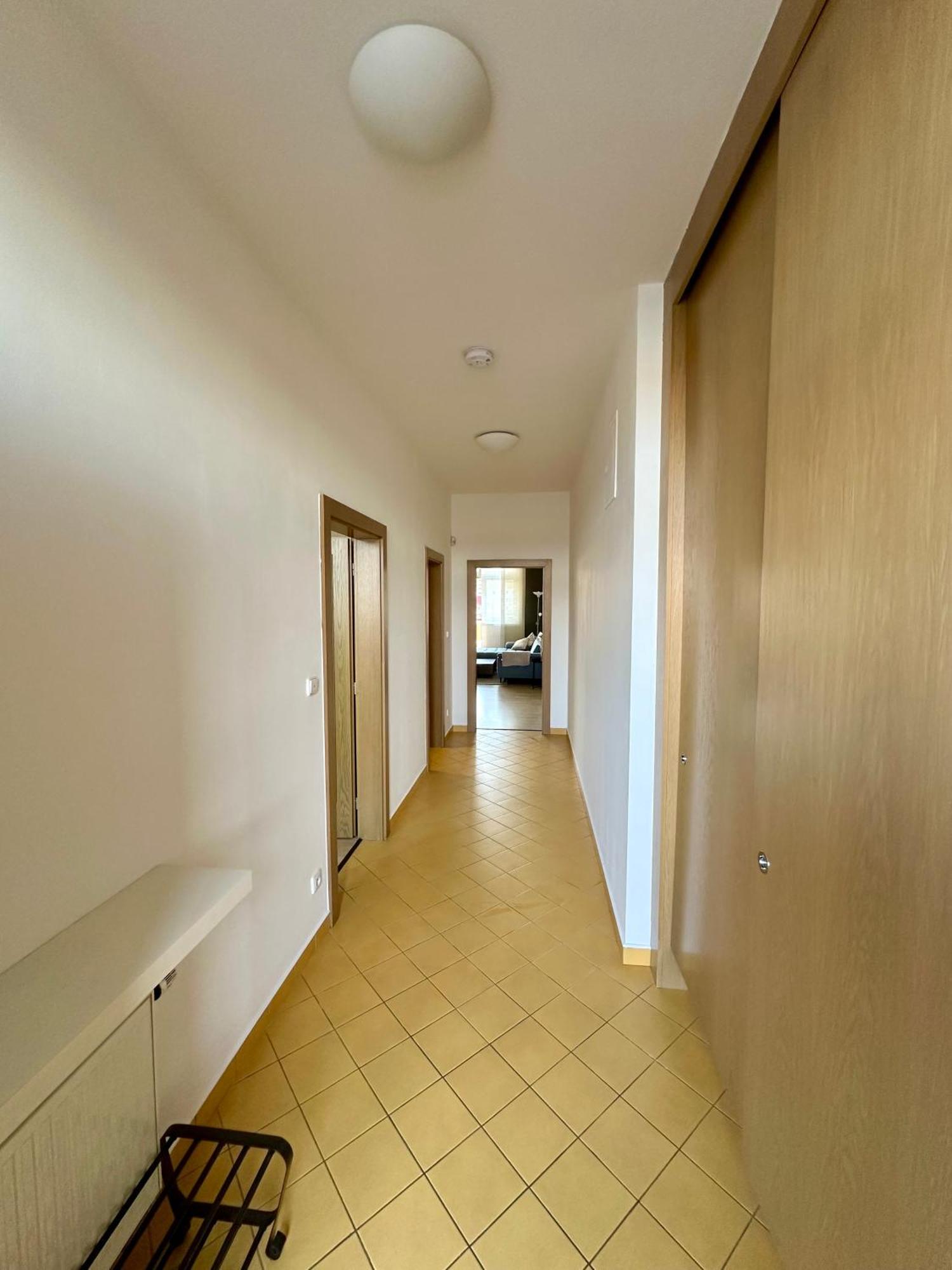 Apartment Ceskomoravska - O2 Arena Praga Esterno foto